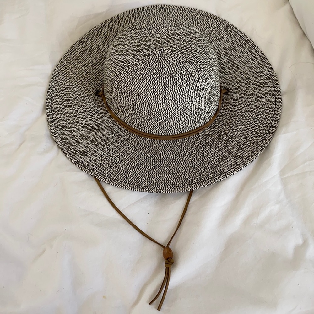 Woven hat with draw string detail